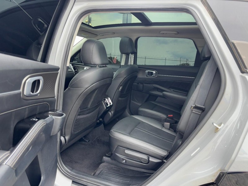 Kia Sorento Vehicle Image 14
