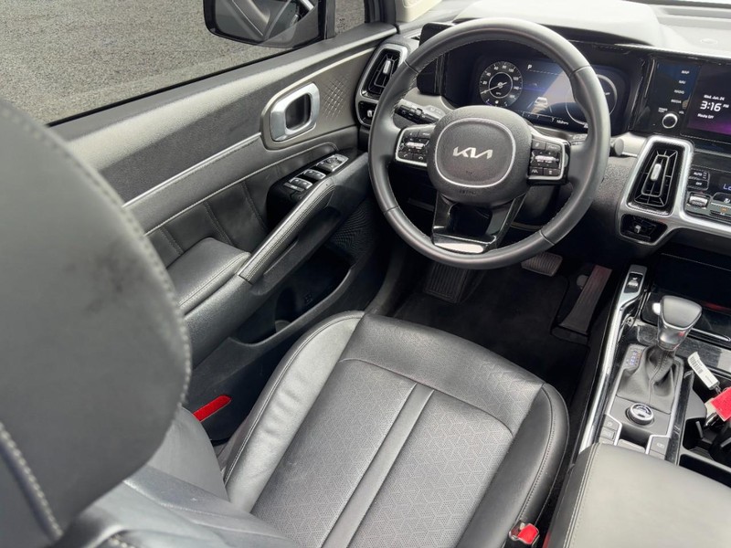 Kia Sorento Vehicle Image 15