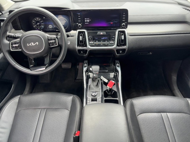 Kia Sorento Vehicle Image 16
