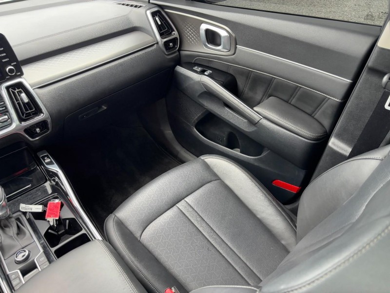 Kia Sorento Vehicle Image 17