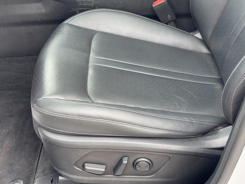 Kia Sorento Vehicle Image 18