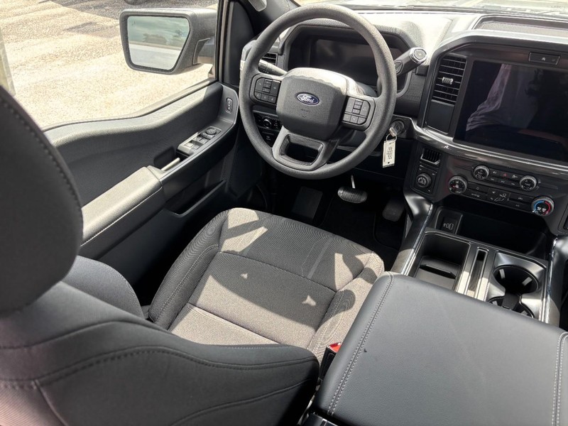 Ford F-150 Vehicle Full-screen Gallery Image 13