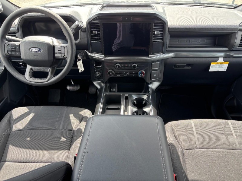 Ford F-150 Vehicle Full-screen Gallery Image 14