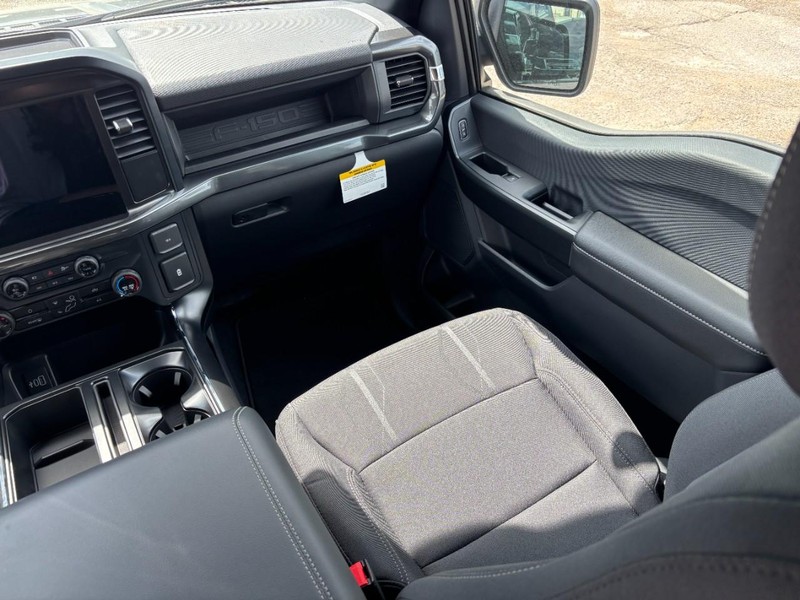 Ford F-150 Vehicle Full-screen Gallery Image 15