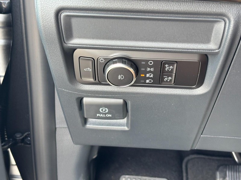 Ford F-150 Vehicle Full-screen Gallery Image 18