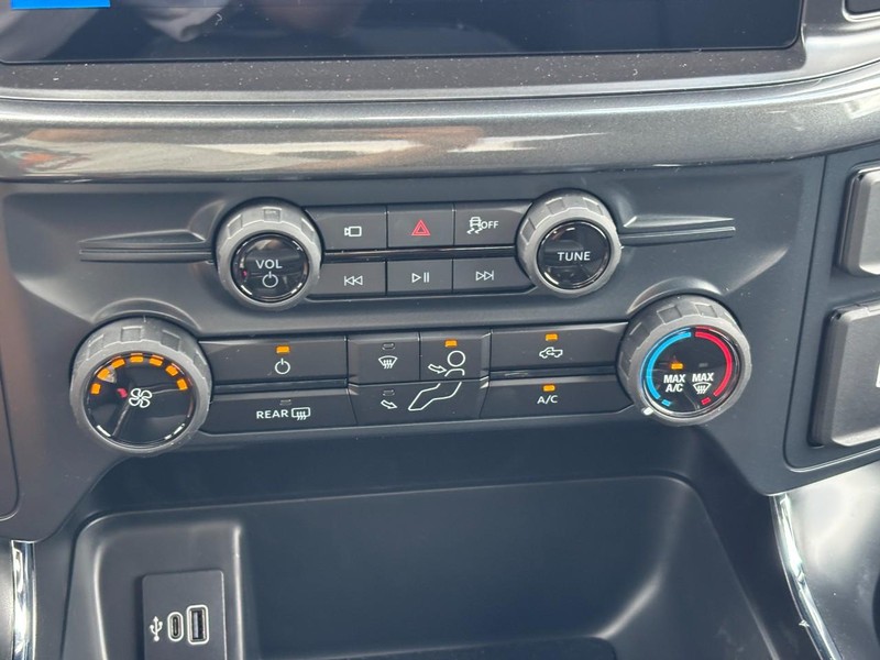 Ford F-150 Vehicle Full-screen Gallery Image 24