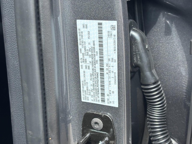 Ford F-150 Vehicle Full-screen Gallery Image 25