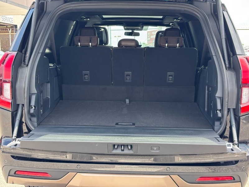 Ford Expedition Max Vehicle Full-screen Gallery Image 11