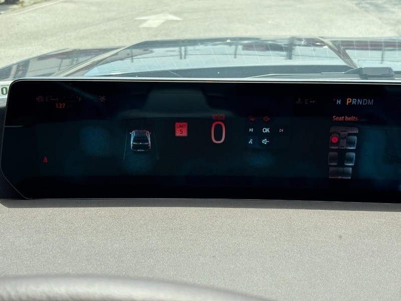 Ford Expedition Max Vehicle Full-screen Gallery Image 22