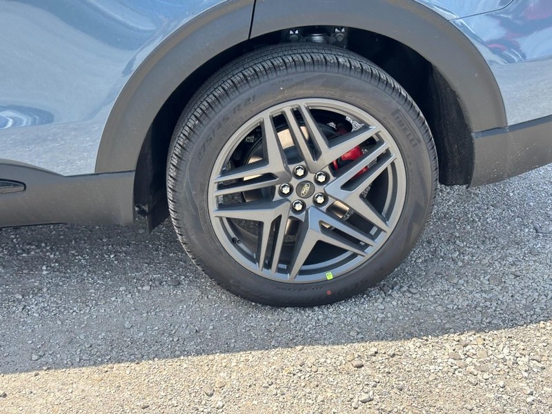 Ford Explorer Vehicle Image 11