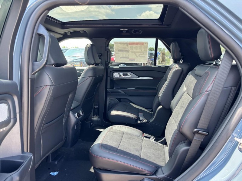 Ford Explorer Vehicle Image 13