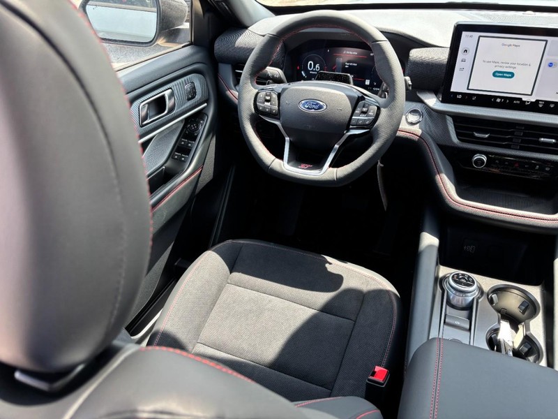 Ford Explorer Vehicle Image 14