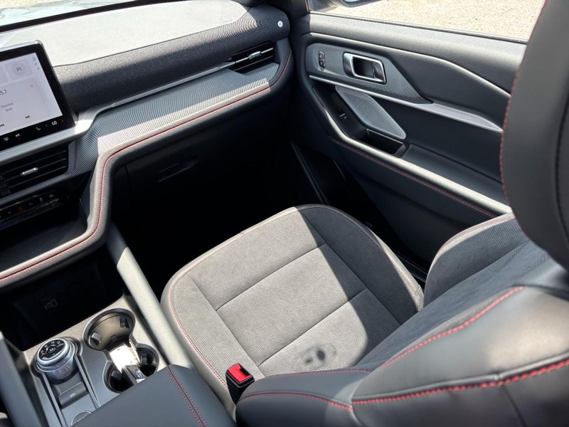 Ford Explorer Vehicle Image 16