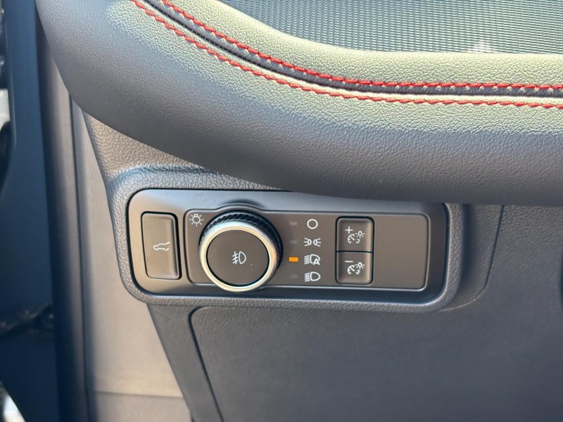 Ford Explorer Vehicle Image 19