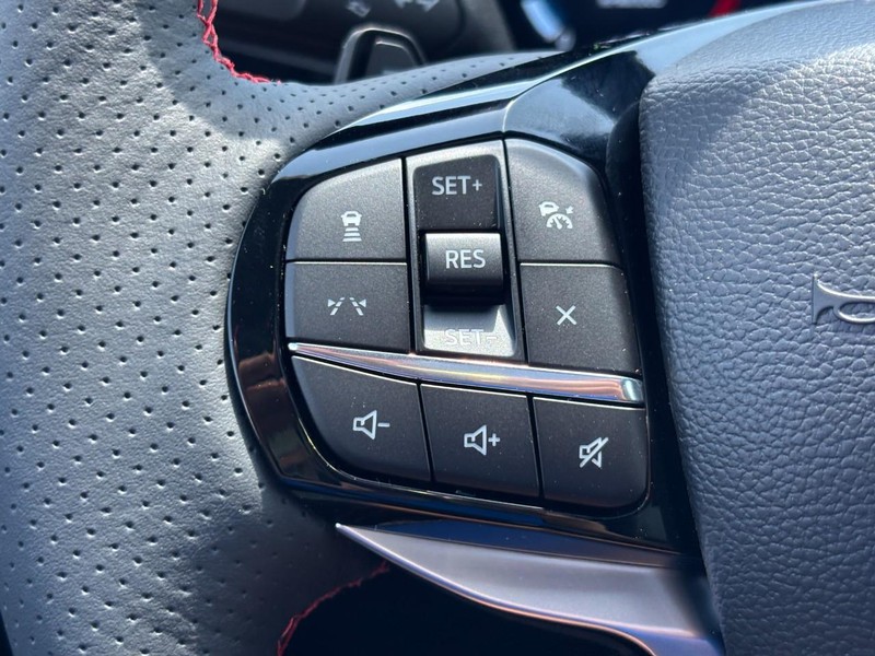 Ford Explorer Vehicle Image 20