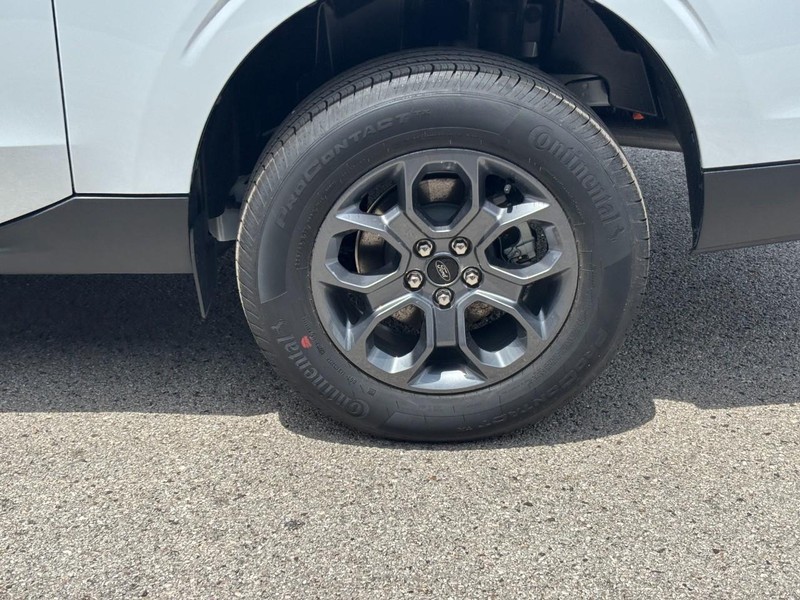 Ford Maverick Vehicle Image 11