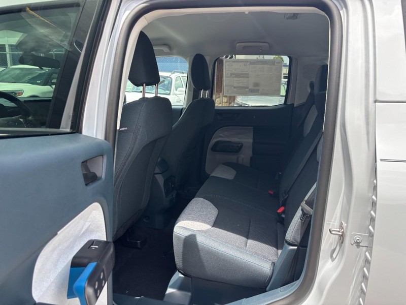 Ford Maverick Vehicle Image 12