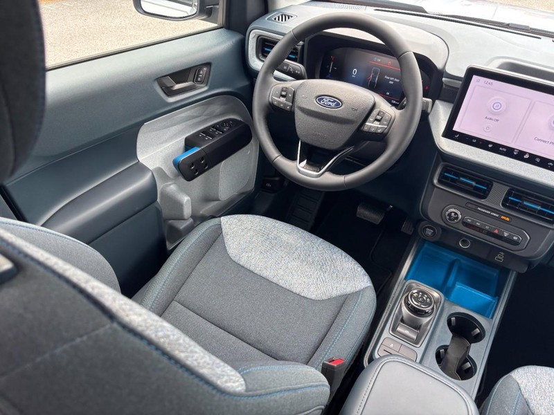 Ford Maverick Vehicle Image 13