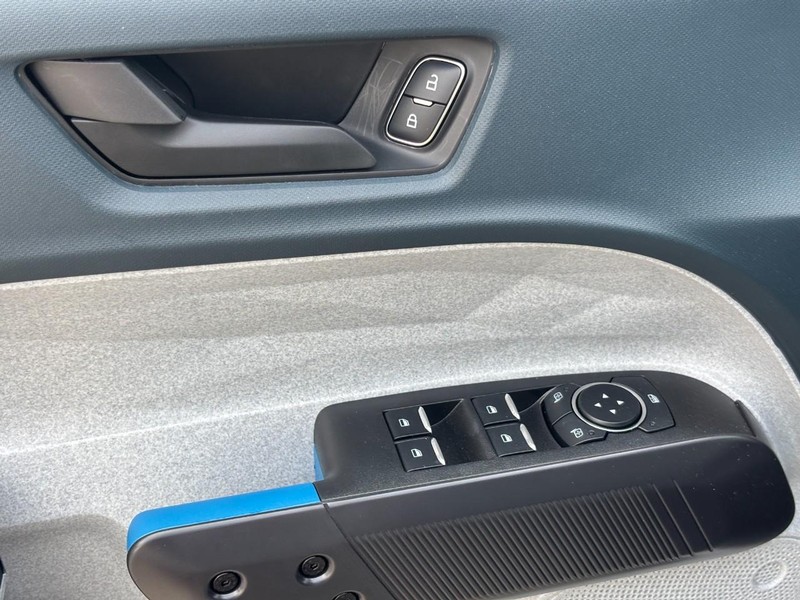 Ford Maverick Vehicle Image 17