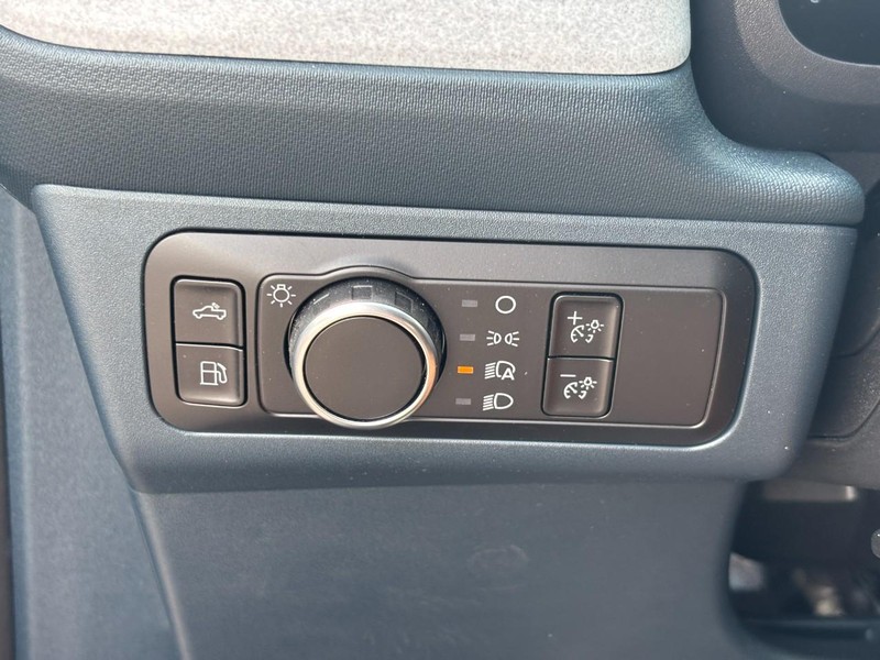 Ford Maverick Vehicle Image 18
