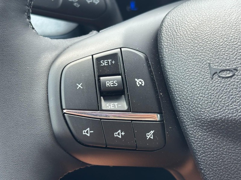 Ford Maverick Vehicle Image 19