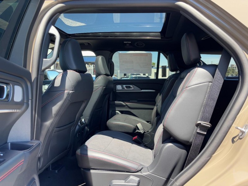 Ford Explorer Vehicle Image 13