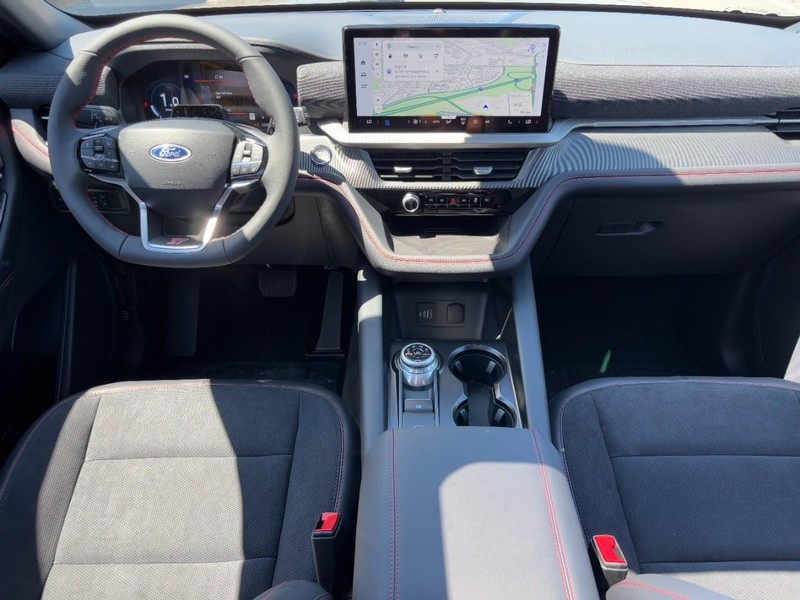 Ford Explorer Vehicle Image 15