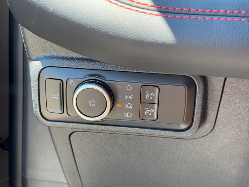 Ford Explorer Vehicle Image 19