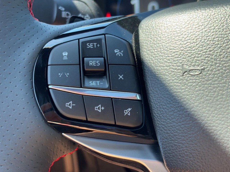 Ford Explorer Vehicle Image 20