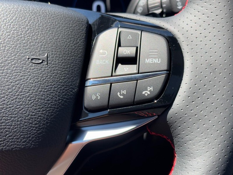 Ford Explorer Vehicle Image 21
