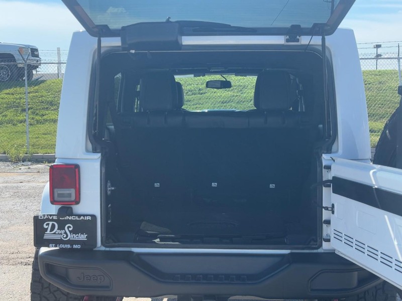 Jeep Wrangler Unlimited Vehicle Image 11