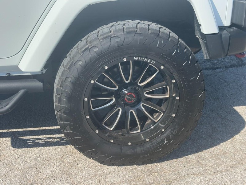 Jeep Wrangler Unlimited Vehicle Image 12