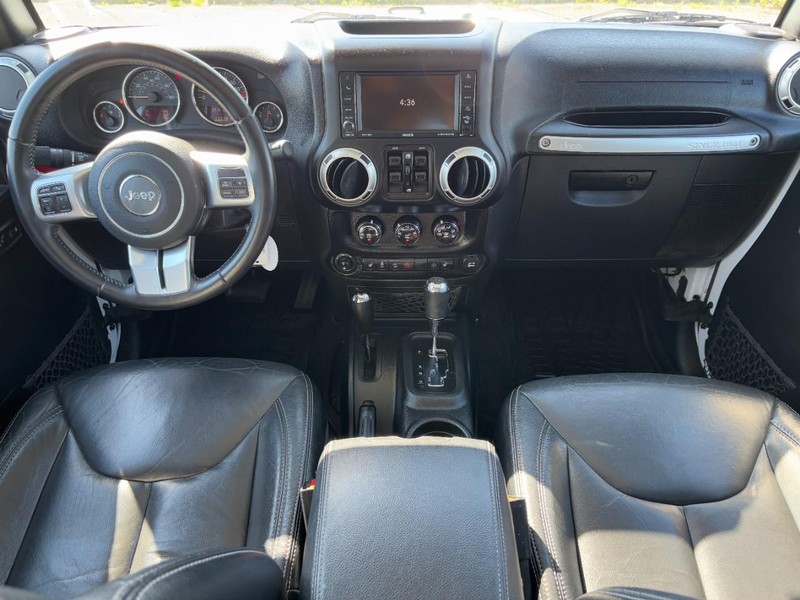 Jeep Wrangler Unlimited Vehicle Image 15