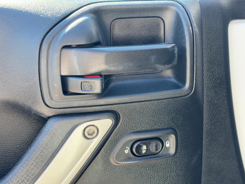 Jeep Wrangler Unlimited Vehicle Image 18