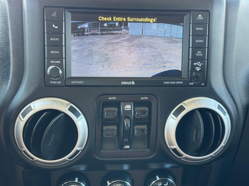 Jeep Wrangler Unlimited Vehicle Image 23