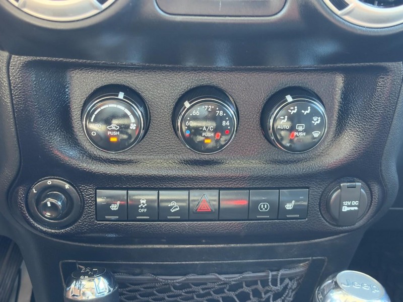 Jeep Wrangler Unlimited Vehicle Image 24