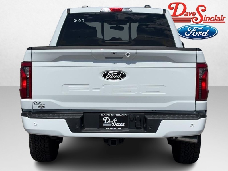 Ford F-150 Vehicle Full-screen Gallery Image 08