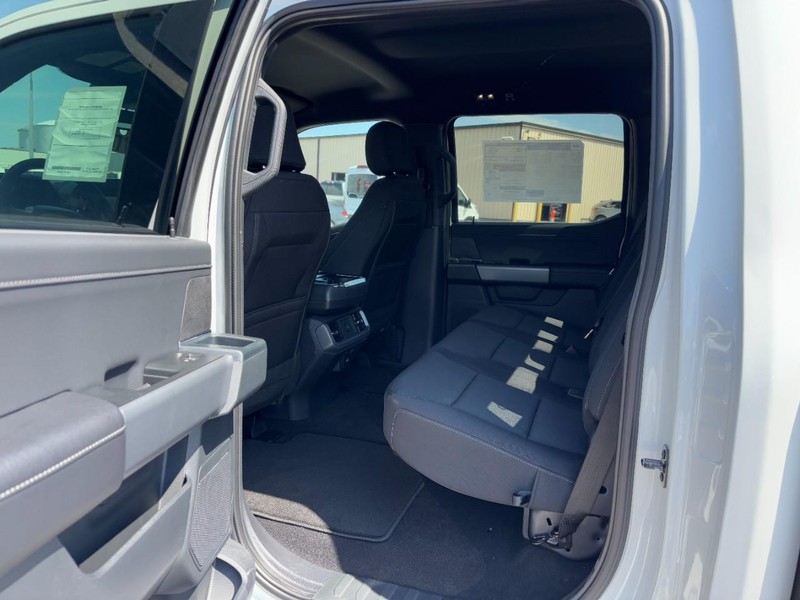 Ford F-150 Vehicle Full-screen Gallery Image 12