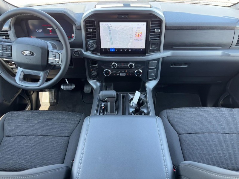 Ford F-150 Vehicle Full-screen Gallery Image 14