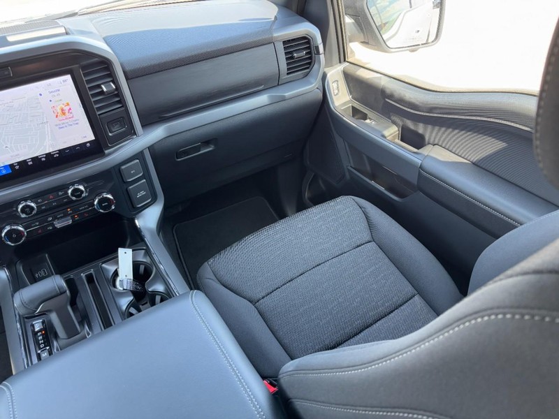 Ford F-150 Vehicle Full-screen Gallery Image 15