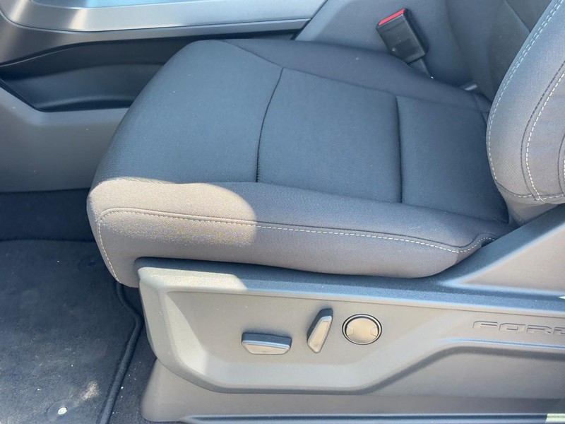 Ford F-150 Vehicle Full-screen Gallery Image 16