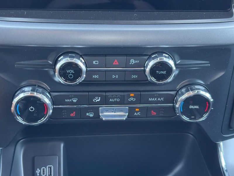 Ford F-150 Vehicle Full-screen Gallery Image 23