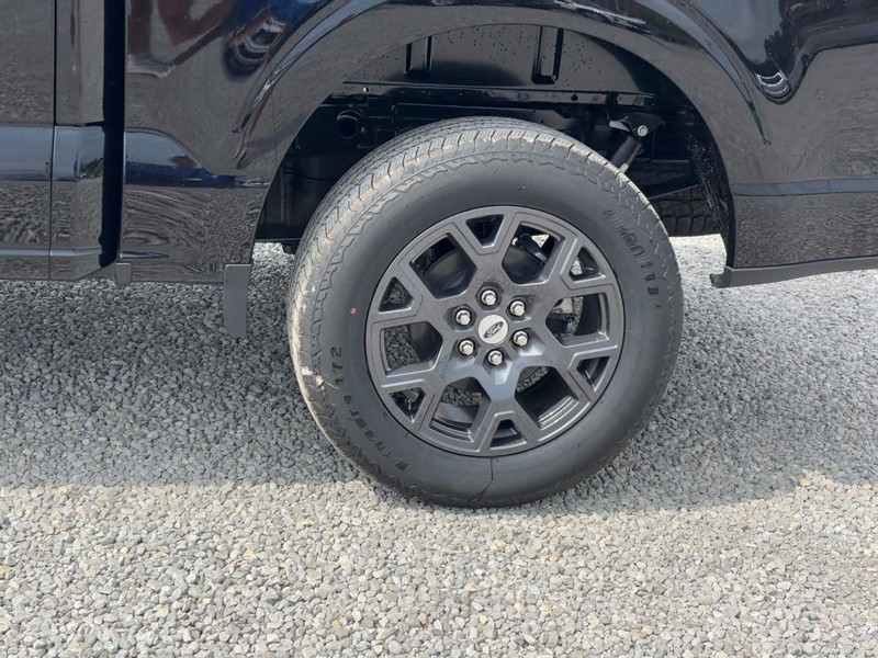 Ford F-150 Vehicle Full-screen Gallery Image 11