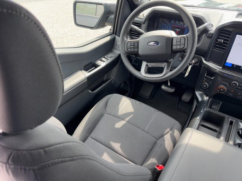 Ford F-150 Vehicle Full-screen Gallery Image 13