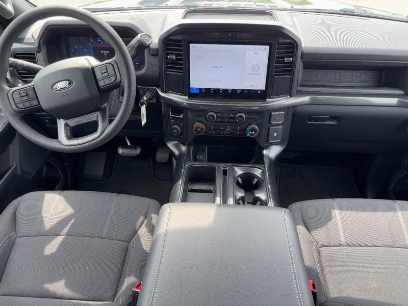 Ford F-150 Vehicle Full-screen Gallery Image 14
