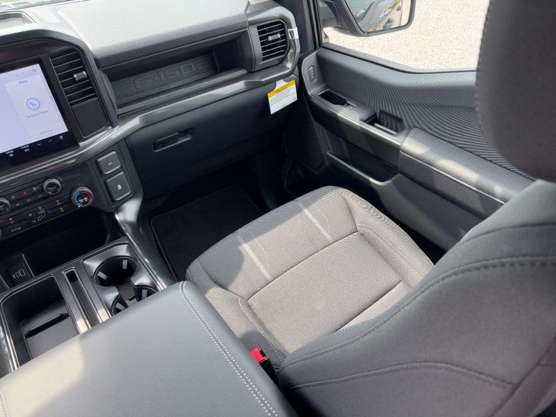 Ford F-150 Vehicle Full-screen Gallery Image 15