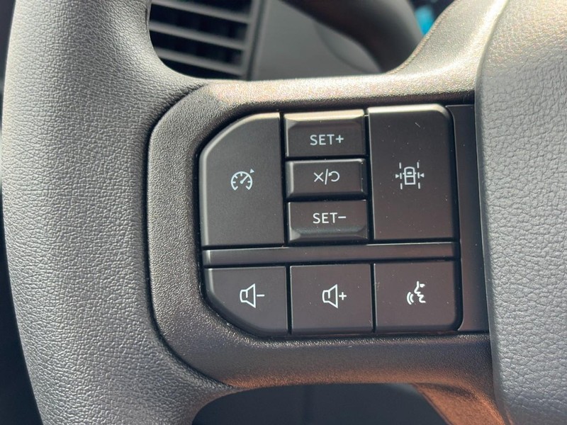 Ford F-150 Vehicle Full-screen Gallery Image 18