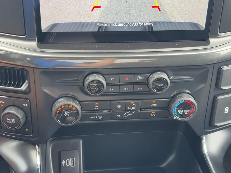 Ford F-150 Vehicle Full-screen Gallery Image 23