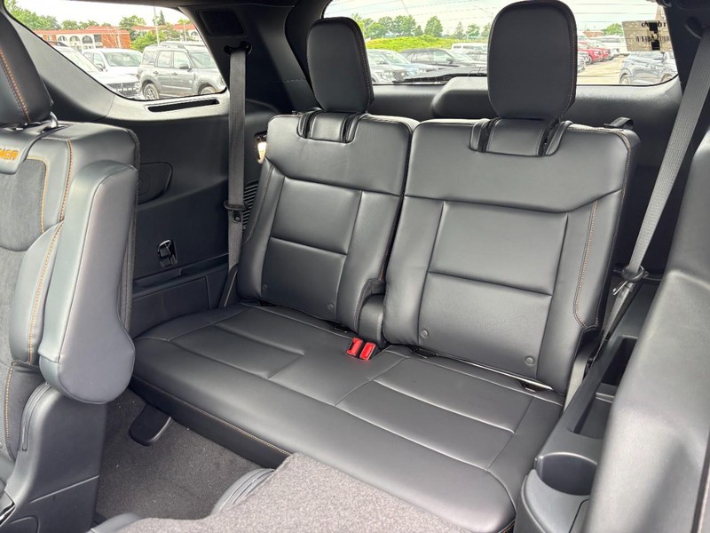 Ford Explorer Vehicle Full-screen Gallery Image 12