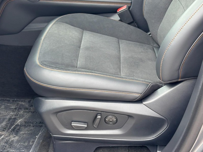 Ford Explorer Vehicle Full-screen Gallery Image 17